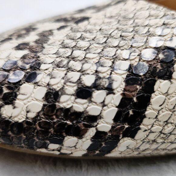 *New low price*! Snakeskin Flats w/ rounded toes - Picture 2 of 9